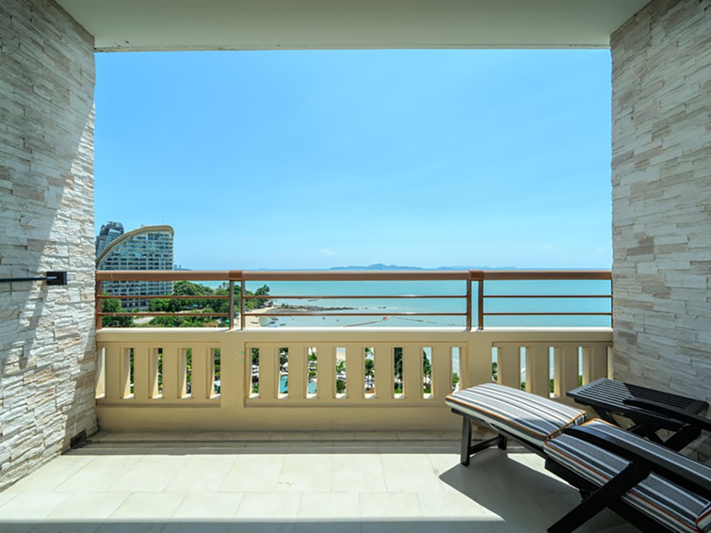 Centara Grand Mirage Beach