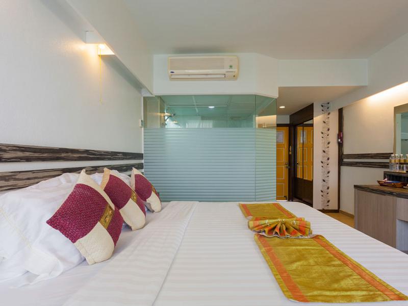 Bliss south. Triple l Hotel Patong. Beyond Patong 4* пляж. HOMM Bliss South Beach Patong 4*. Triple l Patong 4.