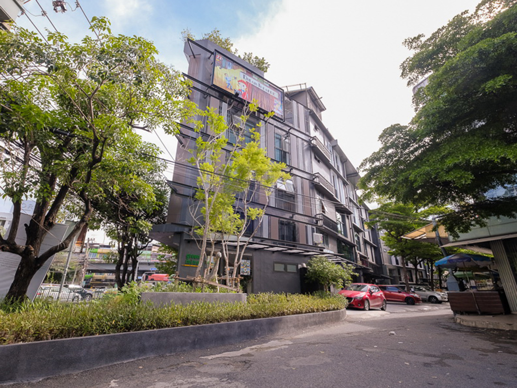 附近的酒店 BB House Khlong Tan