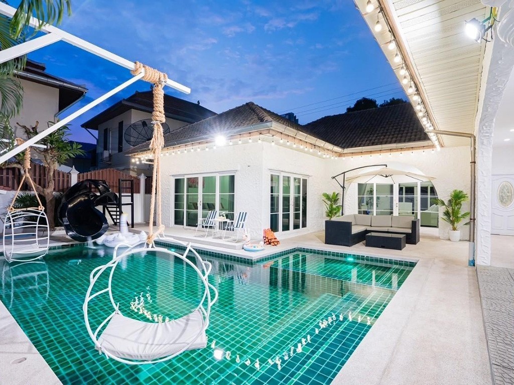 Kiwi Pool Villa